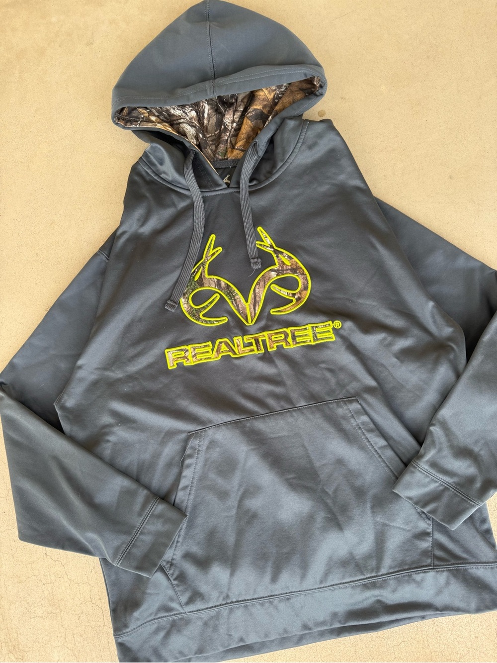 Realtree Camo Logo Performance Hoodie – Size Large